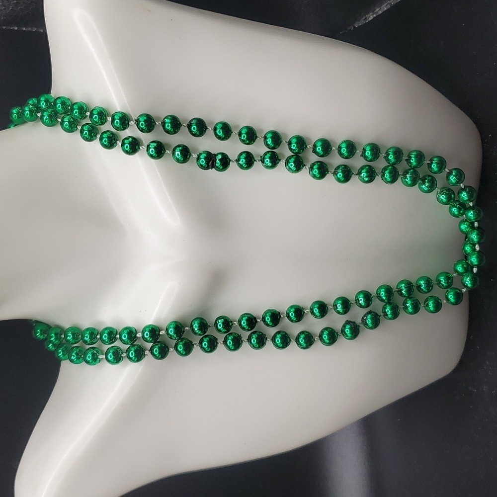 Glossy green beaded necklace N3232‎